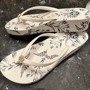 TORY BURCH • Thandie Cape Floral Wedge Platform Thongs Flip Flops Sandals